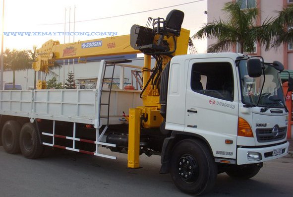 Cẩu 12 tấn lắp trên xe tải Hino 15 tấn